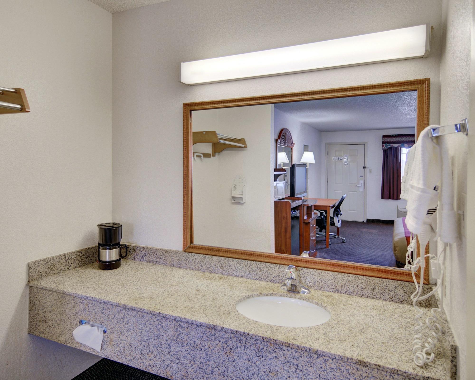 Hotel Super 8 By Wyndham Decatur Texas Extérieur photo