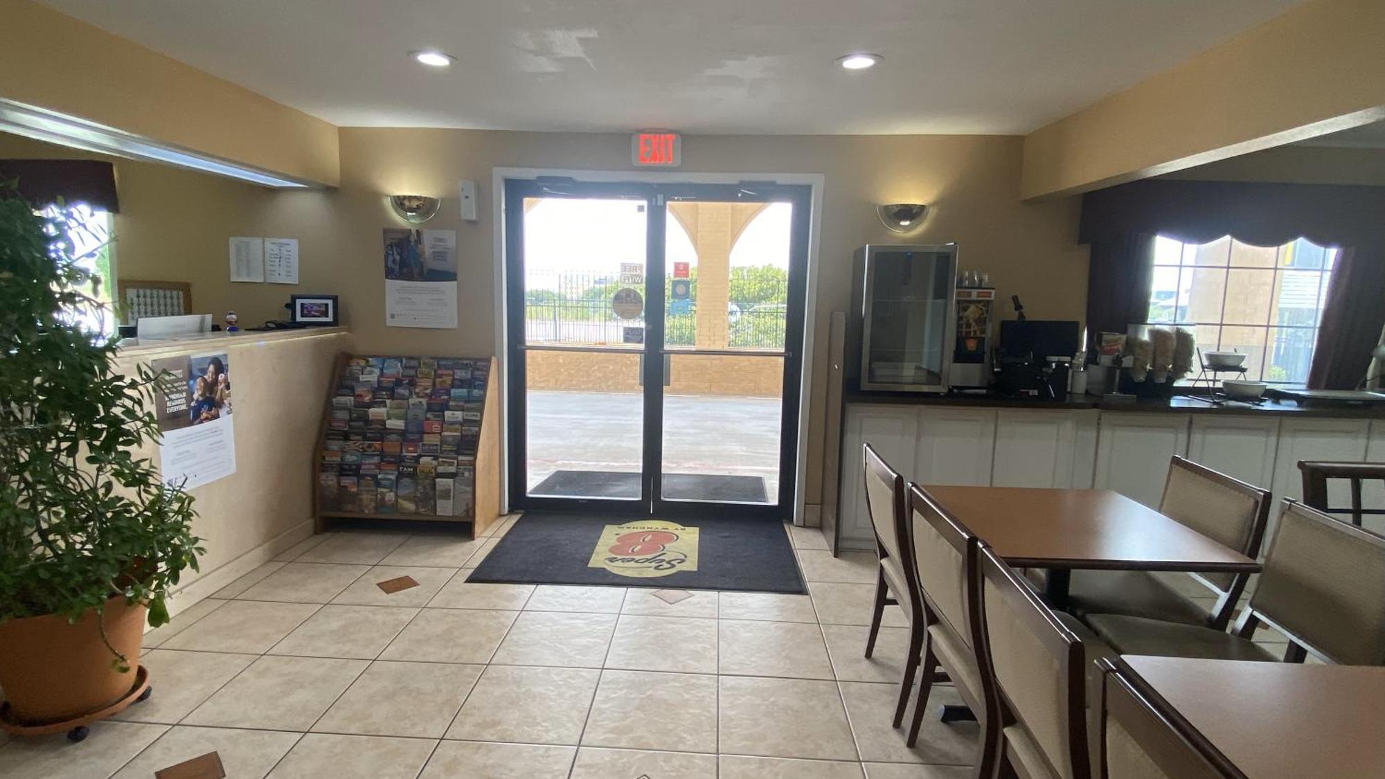 Hotel Super 8 By Wyndham Decatur Texas Extérieur photo