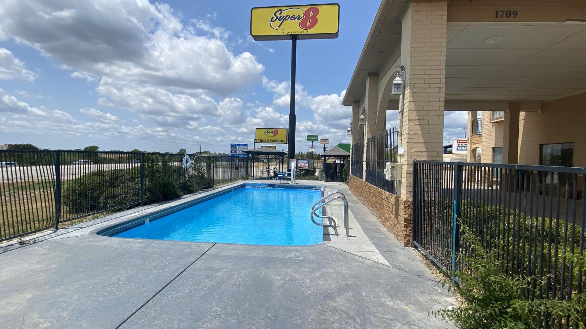 Hotel Super 8 By Wyndham Decatur Texas Extérieur photo