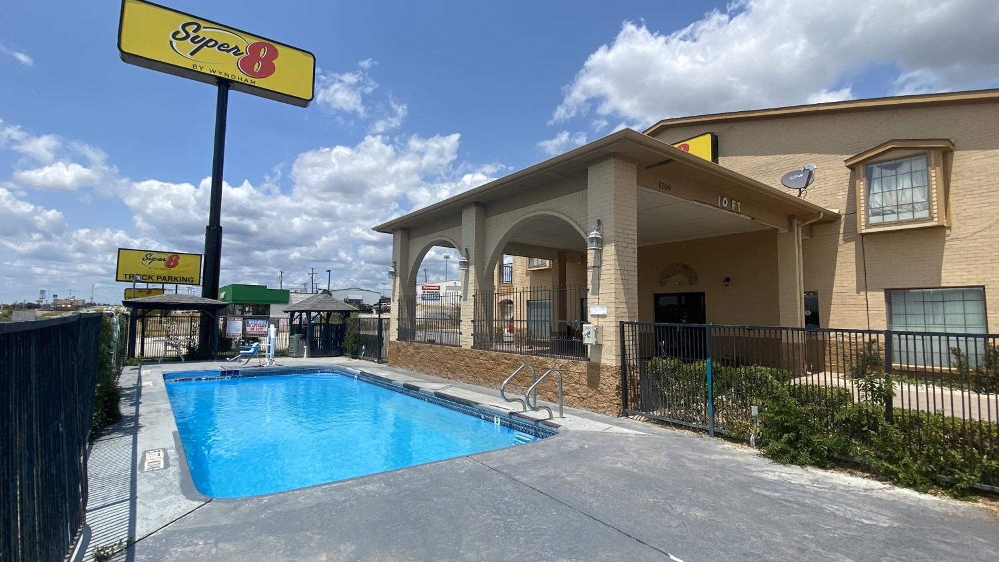 Hotel Super 8 By Wyndham Decatur Texas Extérieur photo